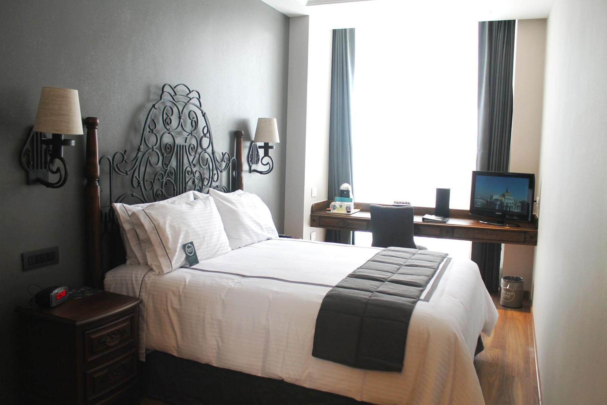 Standard Queen Room