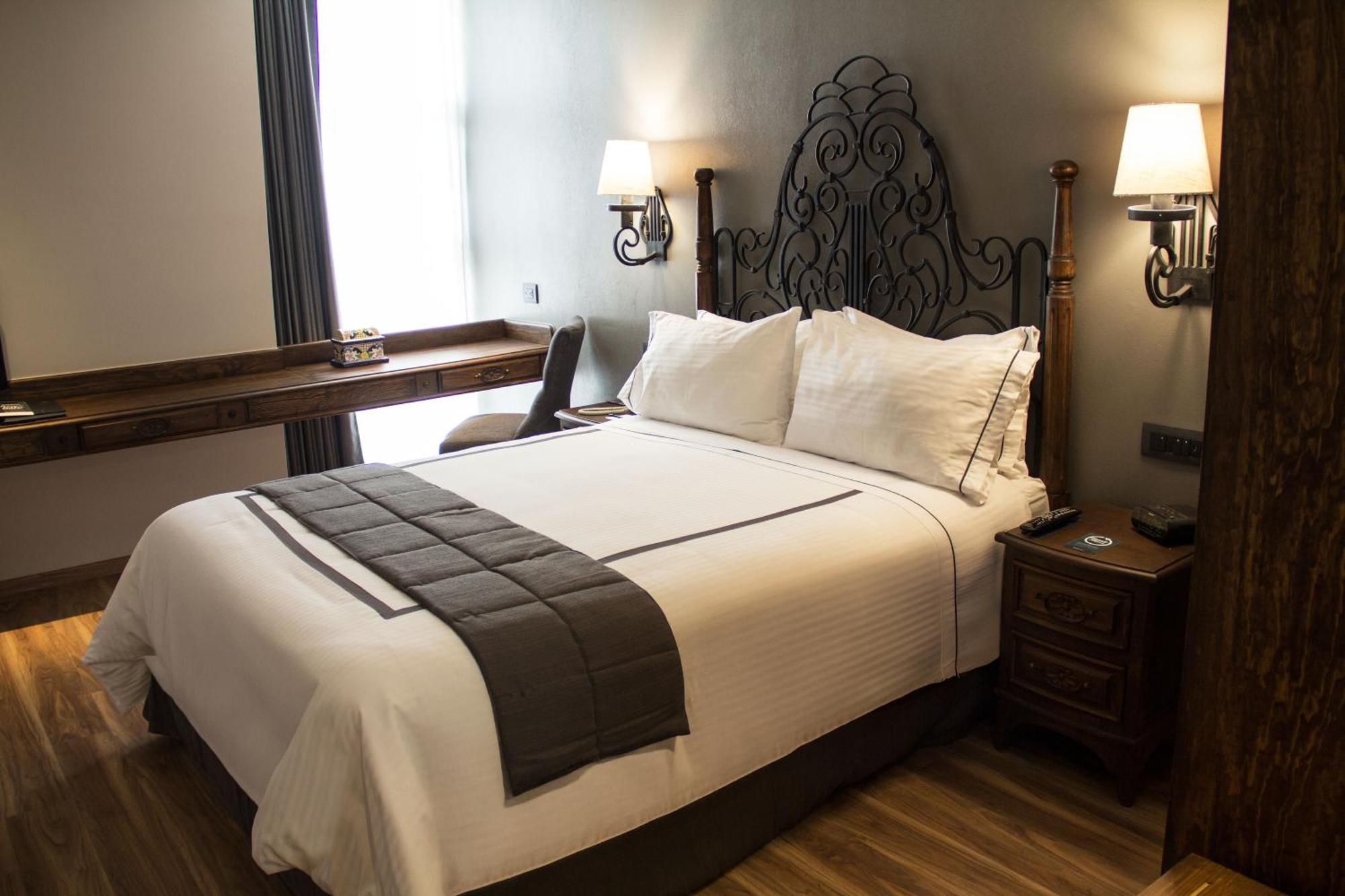 Standard Queen Room